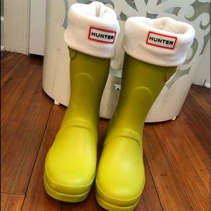 Hunter rain boots with sock included